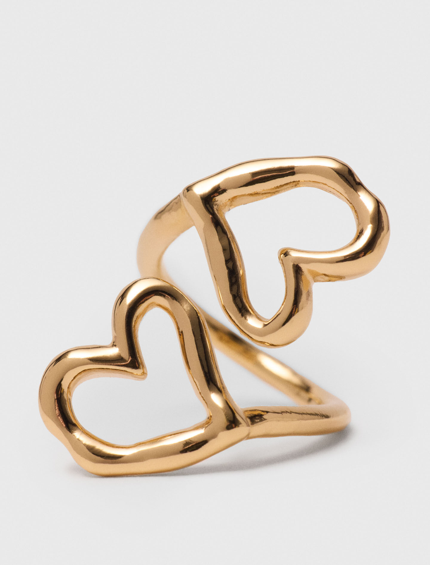 Anillo de corazón dorado doble