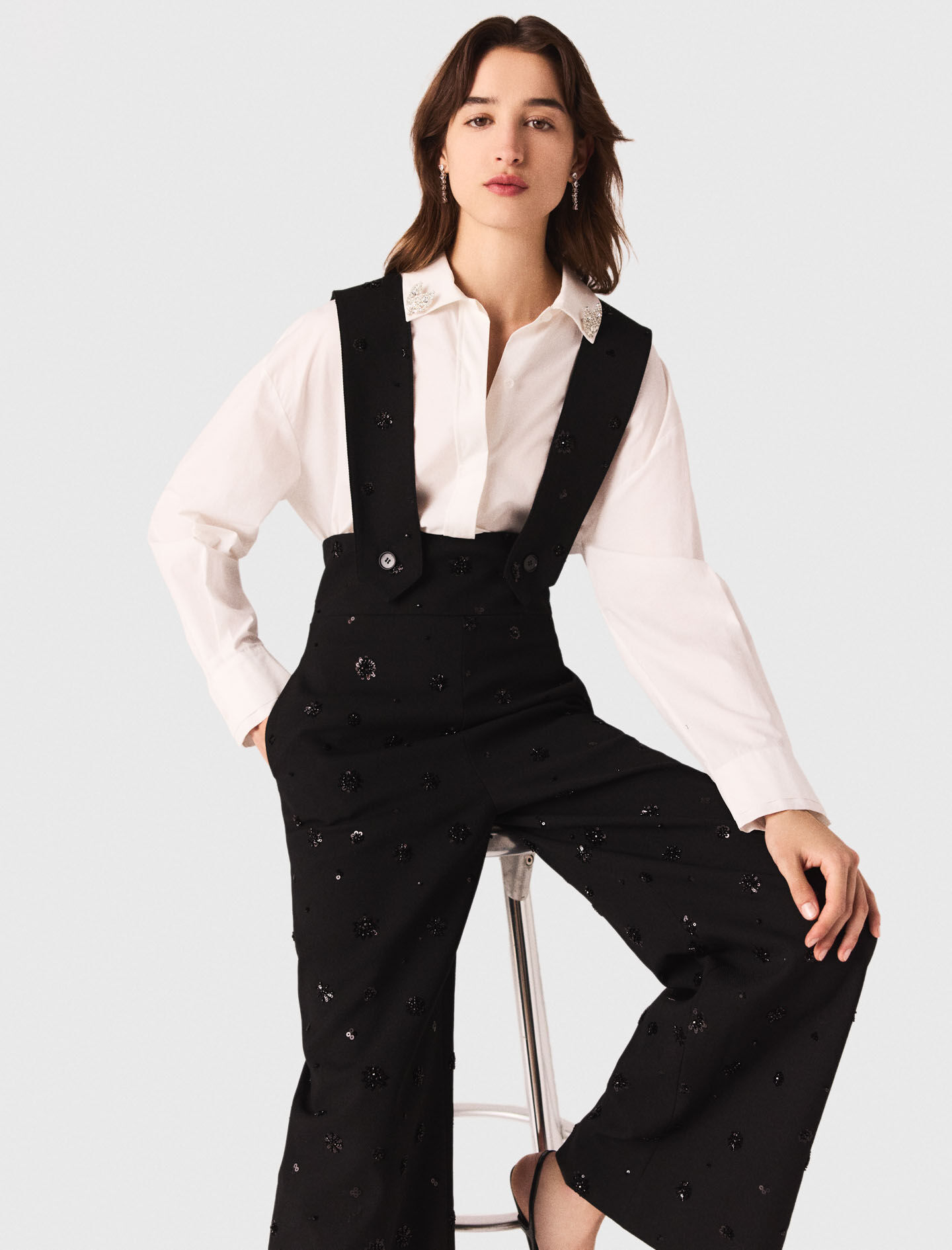 Pantalones con fajas y bordados