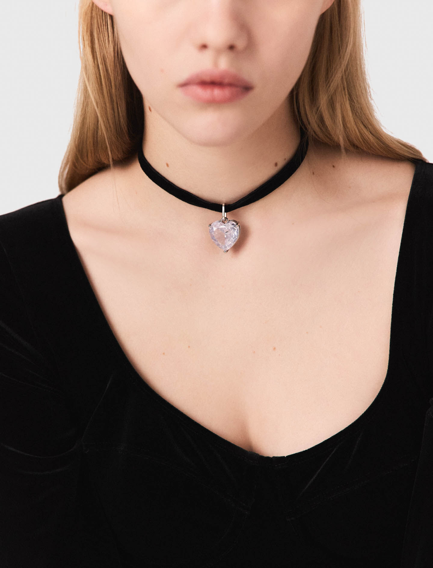 Collar de corazón con cordón de terciopelo