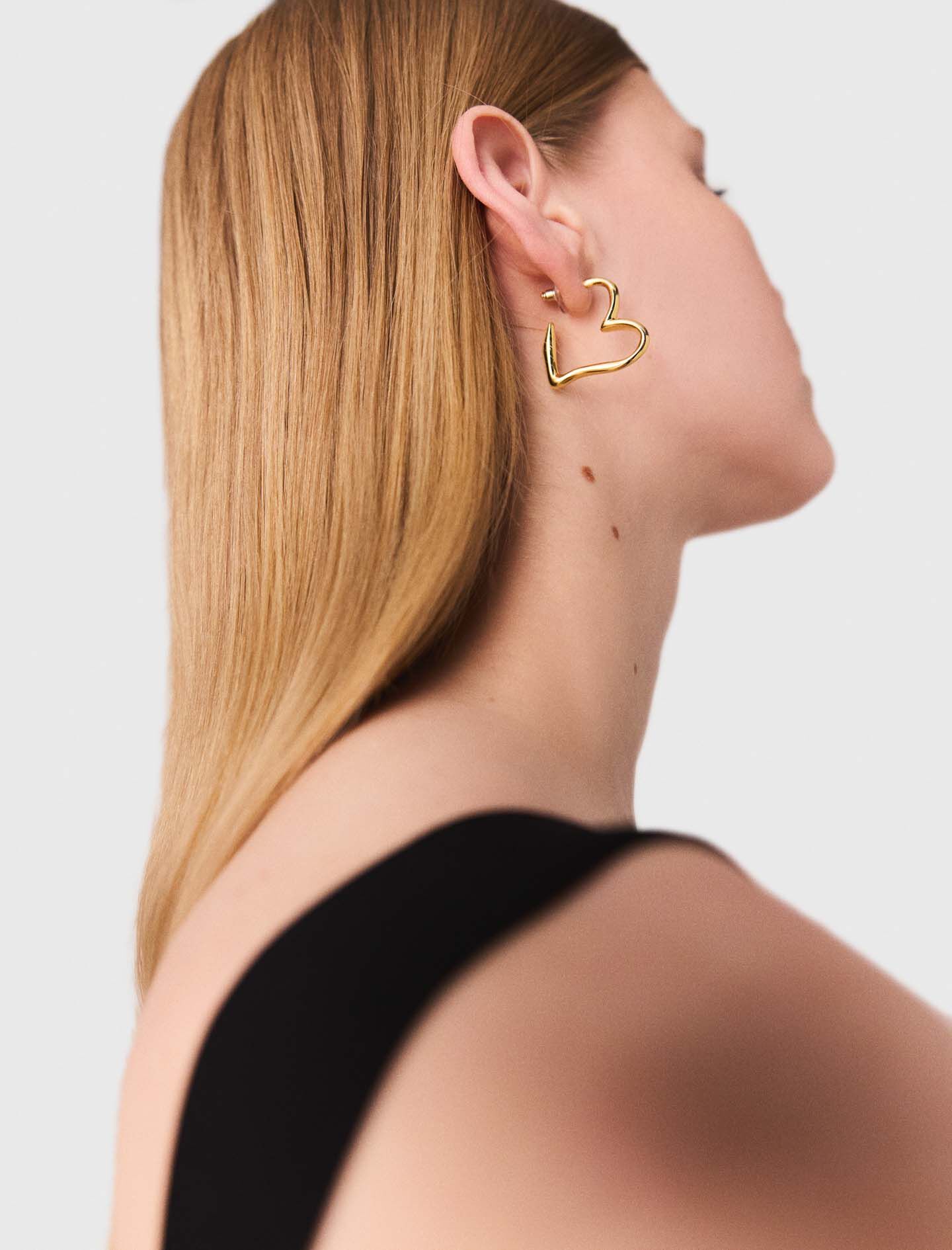 Aretes de aro corazón chapados en oro