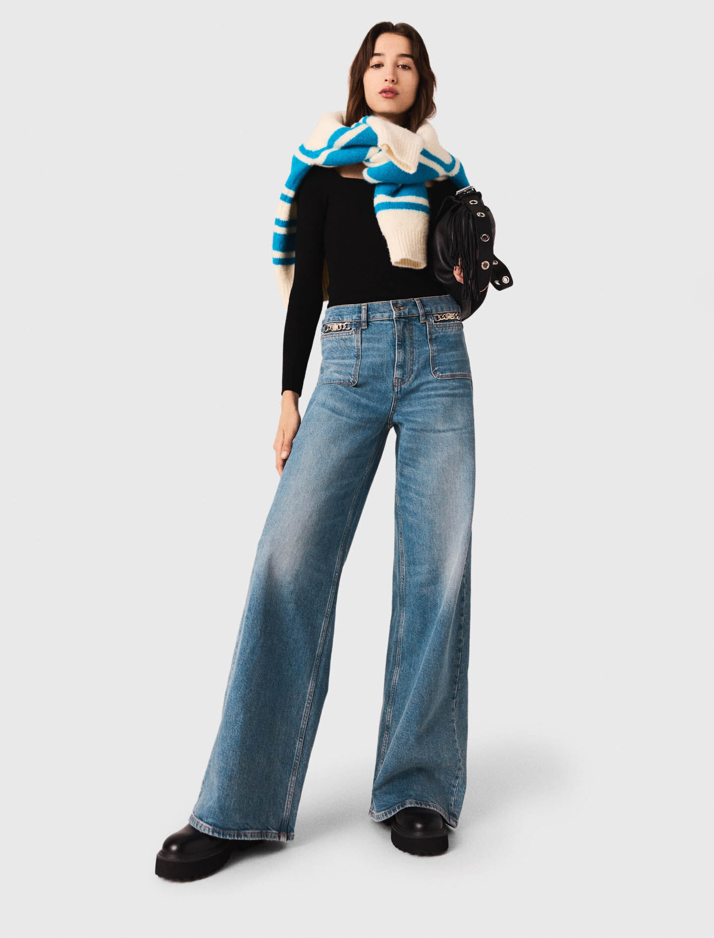 Pantalones vaqueros flare con cadena