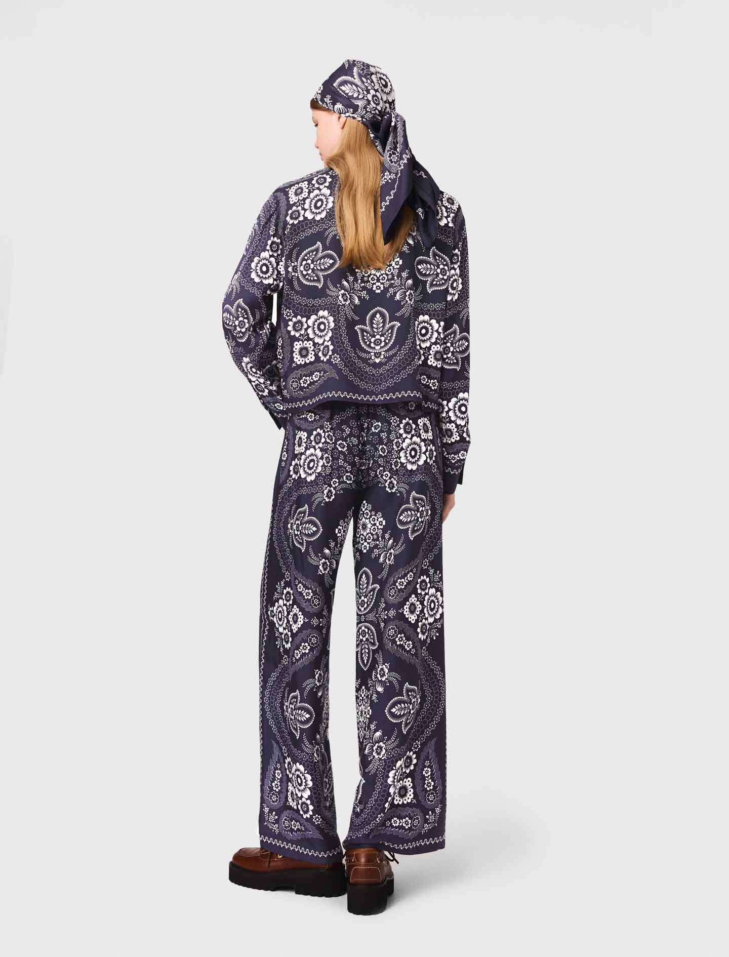 Pantalones con estampado bandana fluido