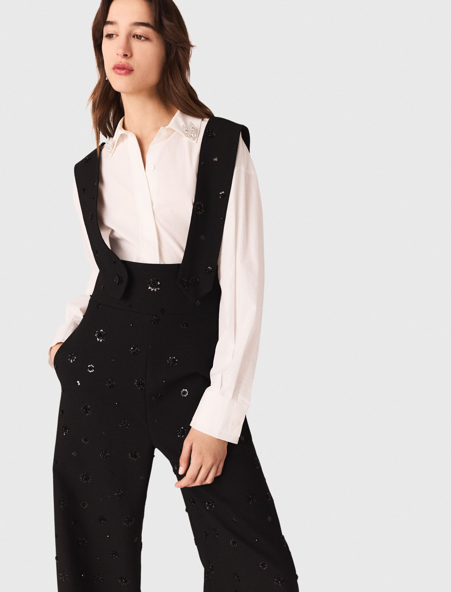 Pantalones con fajas y bordados