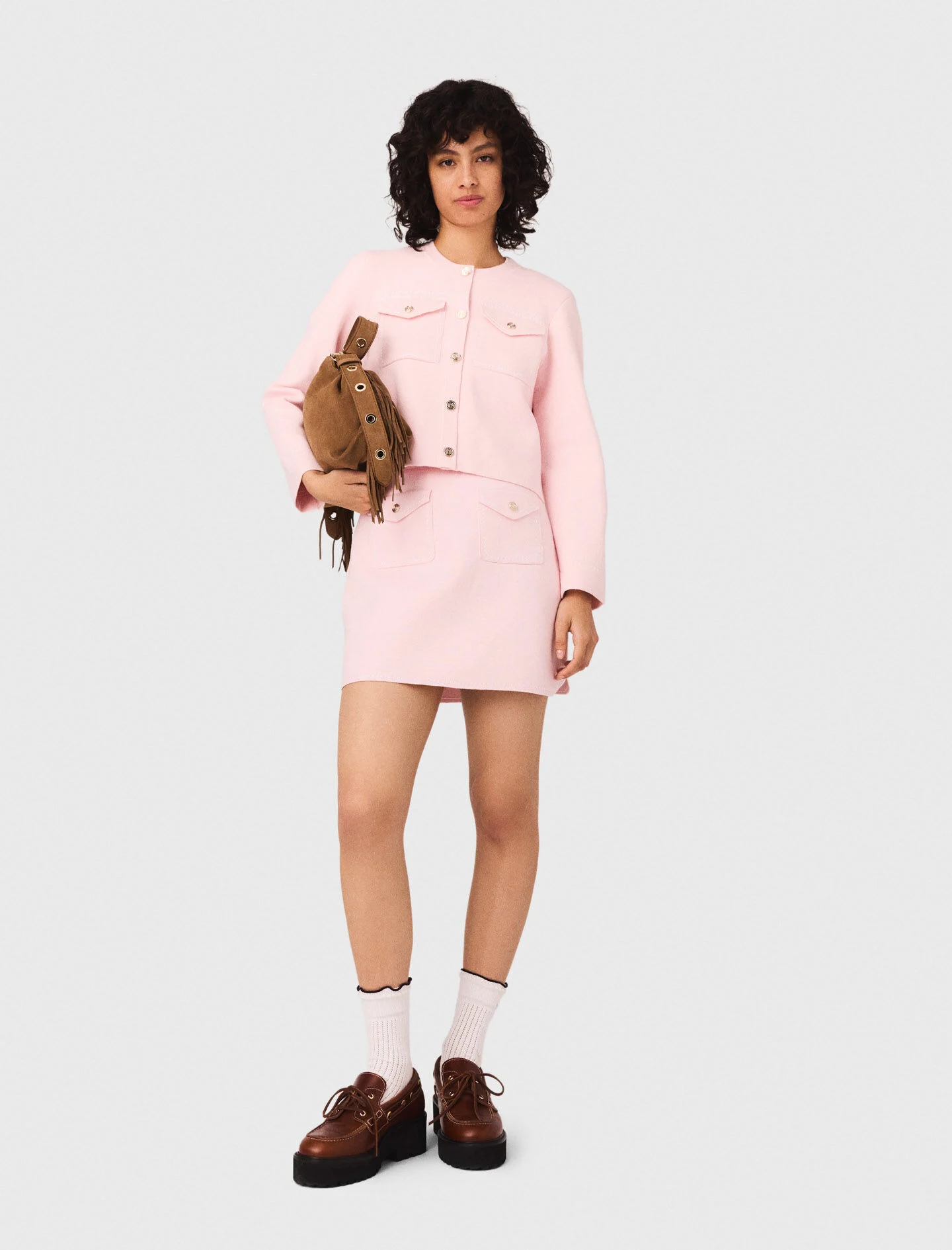 Falda corta de punto acolchado con remaches