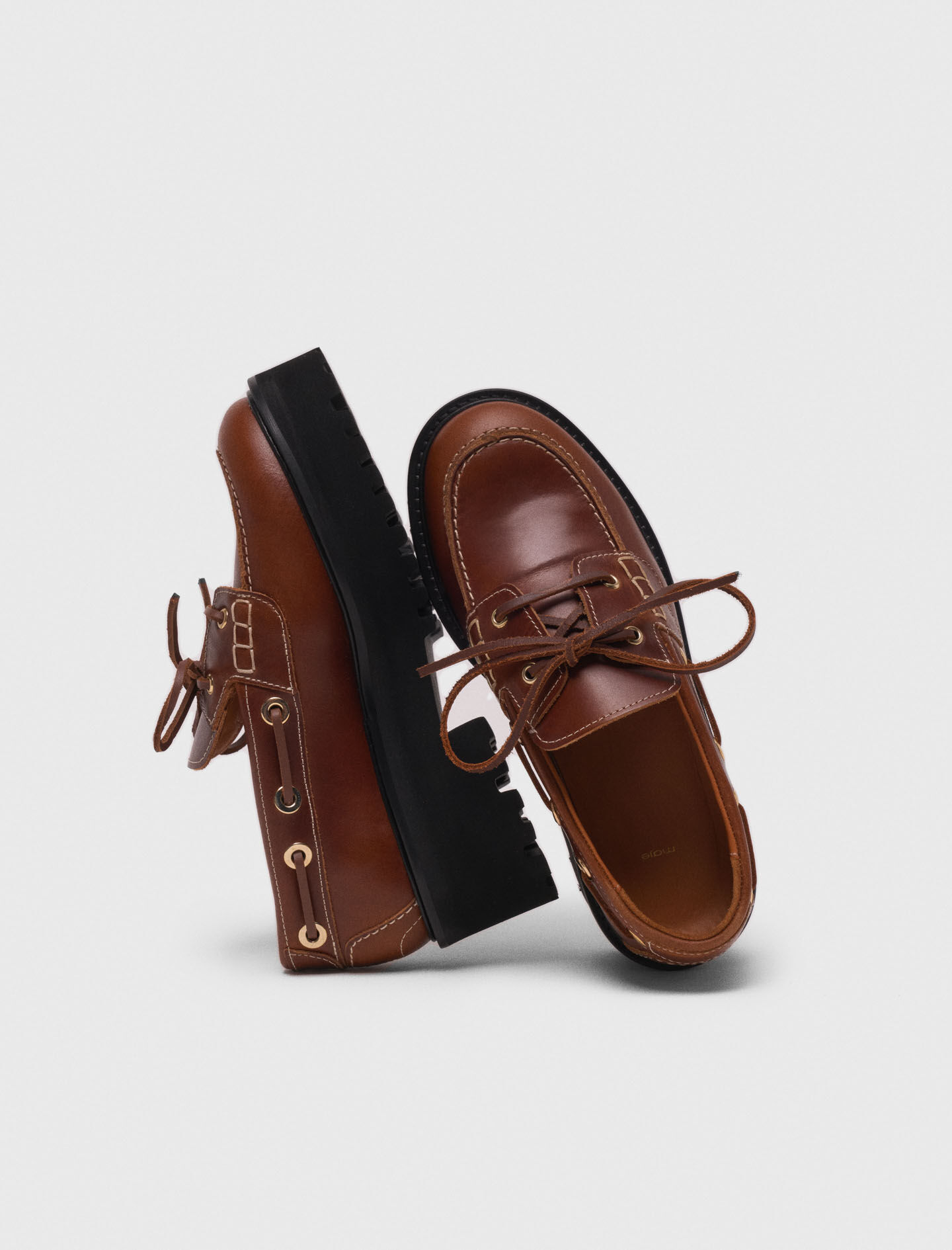 Zapatillas de barco con suela gruesa