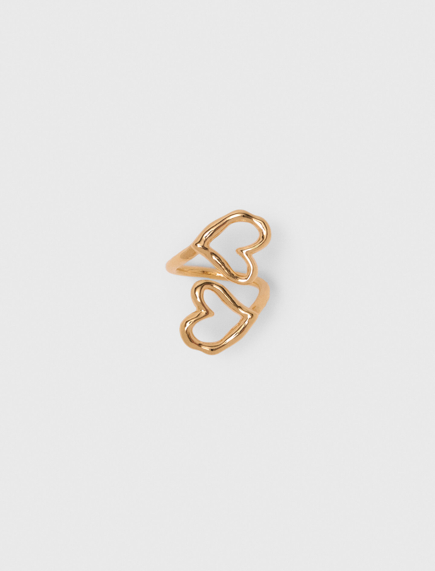 Anillo de corazón dorado doble